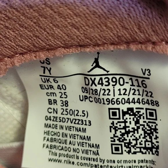 JORDANS.. youth, pink and white.. - Picture 6 of 6